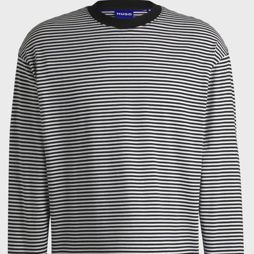 Loose-fit T-shirt made of cotton jersey with horizontal stripes and long sleeves